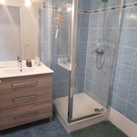 Joli F2 46m2 Centre, Balcon,parking * 芒通