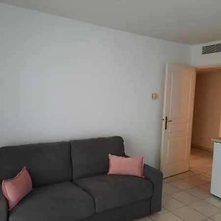 Joli F2 46m2 Centre, Balcon,parking * Mentona
